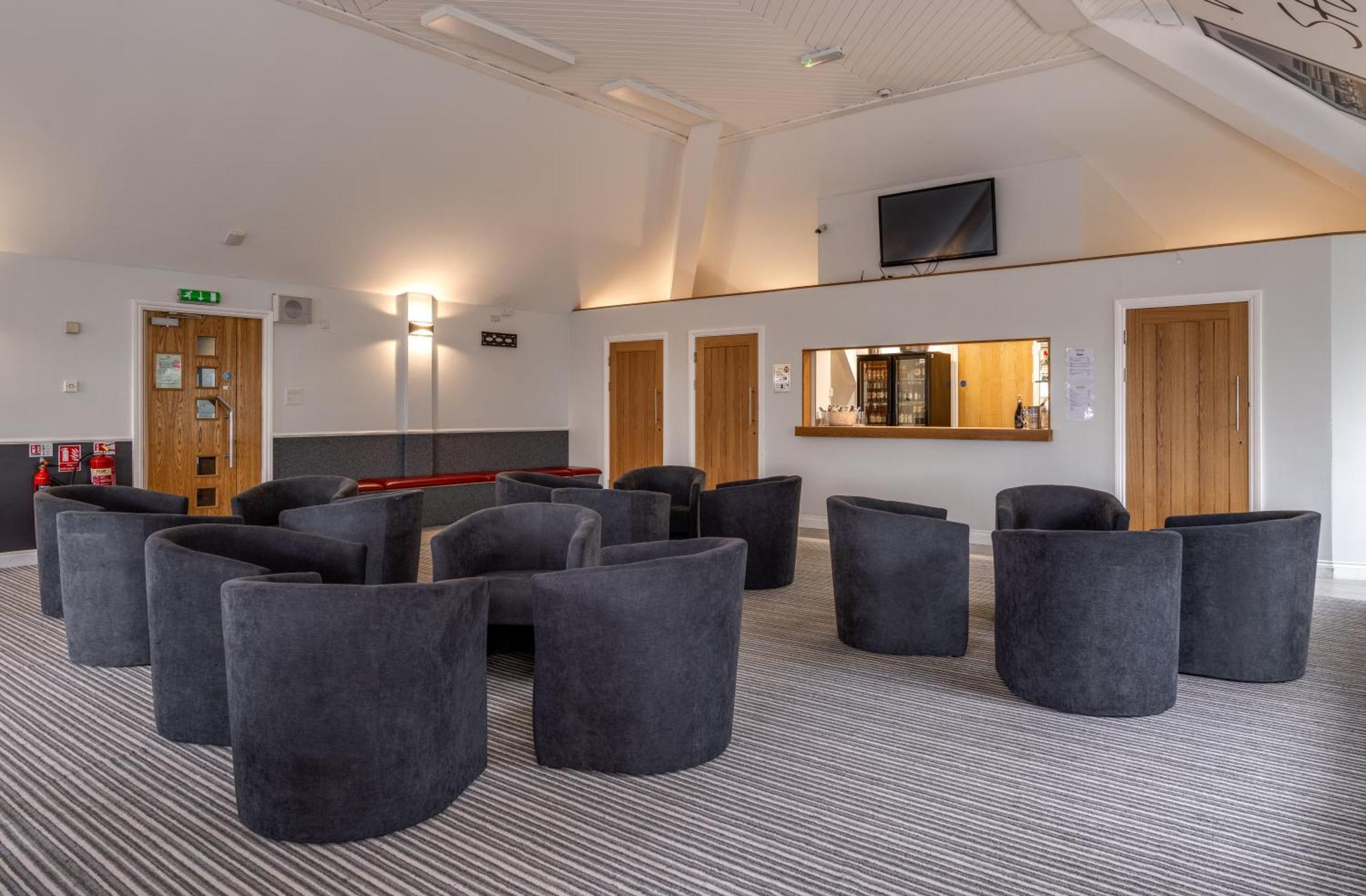 Stableside At York Racecourse Hotel Exterior photo